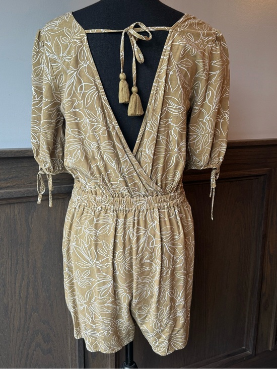 LOFT Pants - LOFT beach Neutral Tan Floral open back romper small EUC